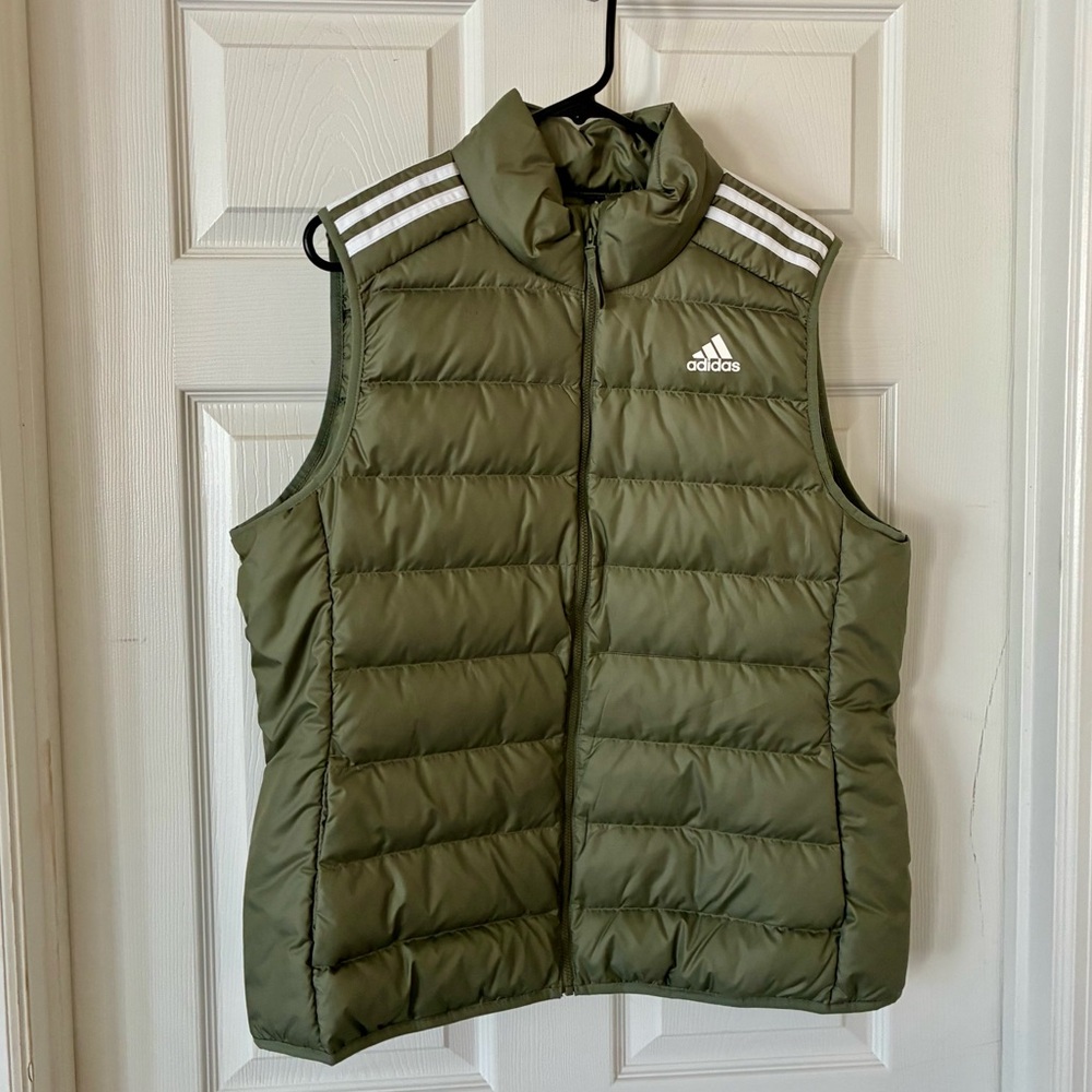 Adidas Essentials Olive Green Light Down Vest with 3 Stripes XL